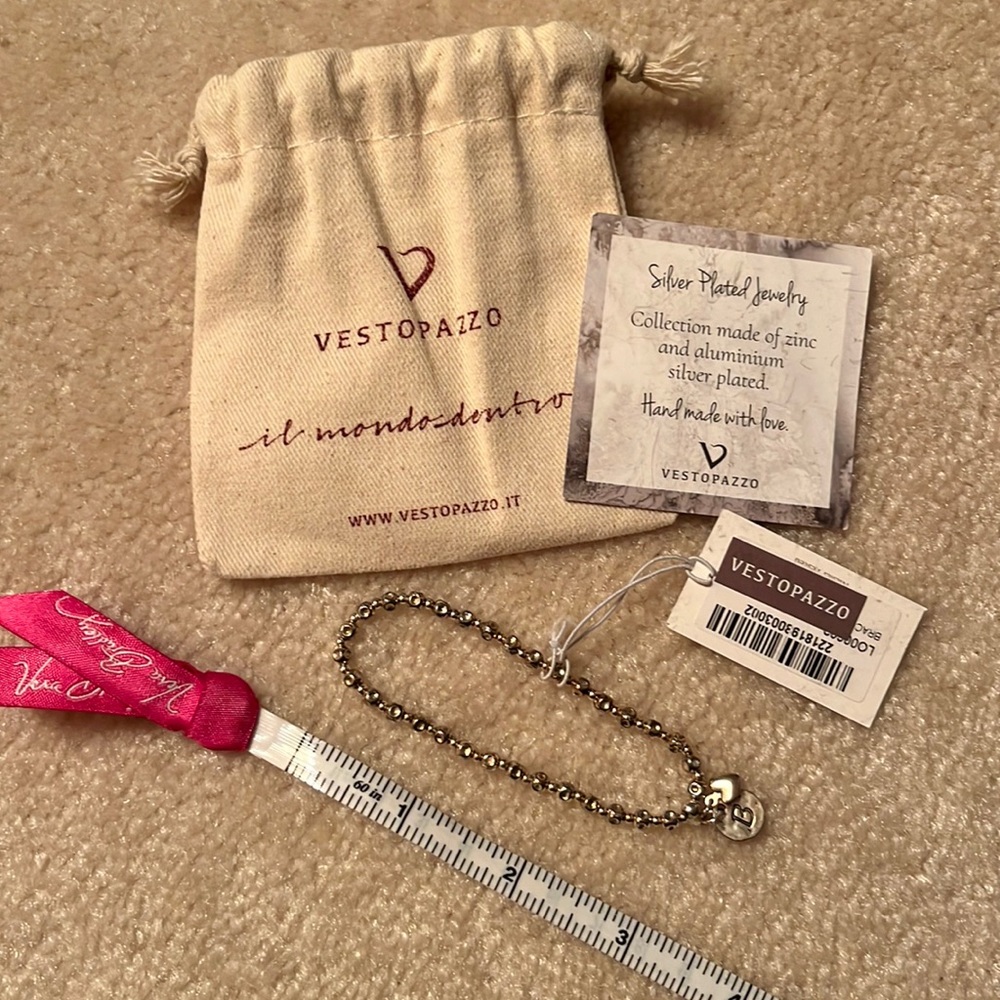 Nib stretch bracelet with a B  and heart charm from Italy
